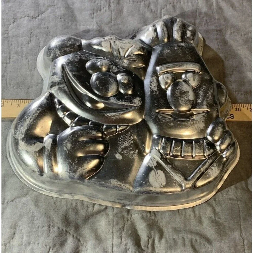 Wilton Sesame Street Bert and Ernie Cake Pan Muppets 1971 1977 Vintage 502-7423